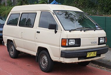 1989 Toyota LiteAce (YM30) van (23309737442).jpg