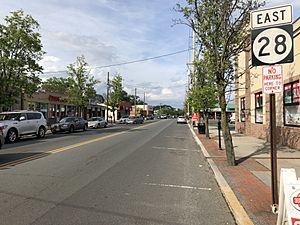 2018-05-20 16 52 45 View east along New Jersey State Route 28 (North Avenue) at Middlesex County Route 529 (Washington Avenue) in Dunellen, Middlesex County, New Jersey
