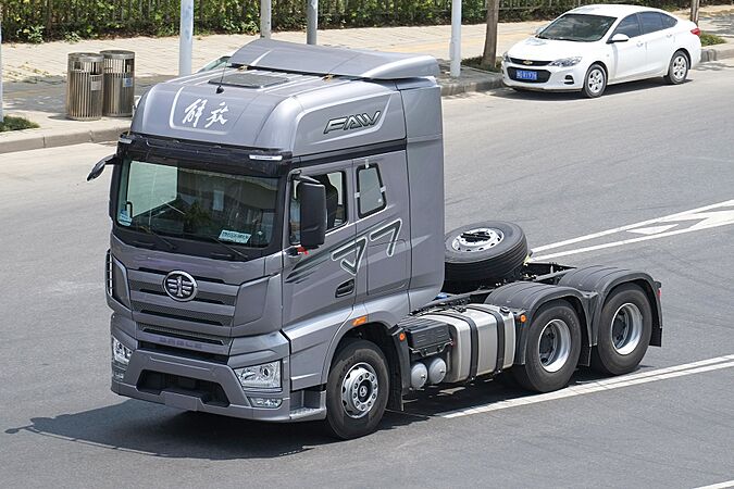 20220709 Jiefang J7 truck on Shangdu Road