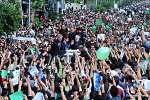6th Day - Mousavi inside the Crowd