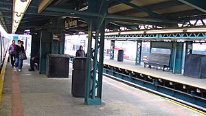Bay Parkway NYC Subway Station by David Shankbone.jpg