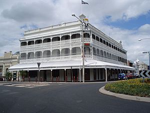 Commercial Hotel and Chambers (former), from N (2009).jpg