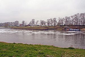 Cromwell Lock and Weir - geograph.org.uk - 152301