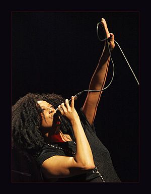 Lisa Fischer with mic