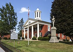 Old Clarke County Courthouse and Confederate monument