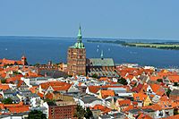 Stralsund, Blick von der Marienkirche (2013-07-07-), by Klugschnacker in Wikipedia (7)
