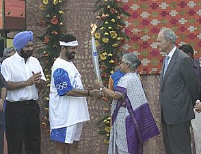 The Chief Minister of Delhi Smt. Sheila Dikshit handing over the Olympic Torch to the President