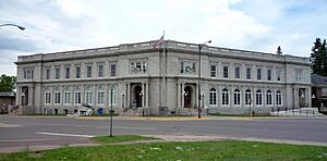 2009-0617-MemorialBuilding-Ironwood