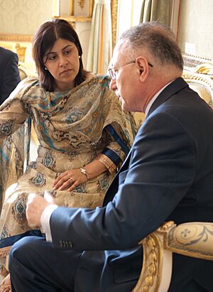 Baroness Warsi talks with Professor Ekmeleddin İhsanoğlu (4726682277)