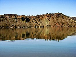Calm Water and Reflection on Prineville Reservoir (451712417).jpg
