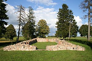Grunwald - ruiny kaplicy (widok od zachodu)