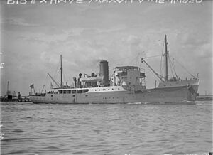 HMAS Whyalla by Allan Green SLV H91.108 273