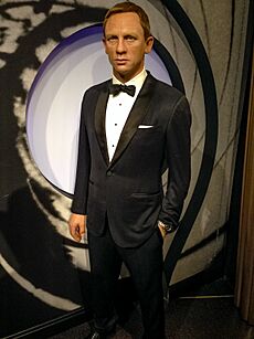 James Bond (Daniel Craig) figure at Madame Tussauds London (30318318754) b