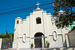 La renovada Iglesia Catolica frente al parque Ismael Cerna en Ipala.