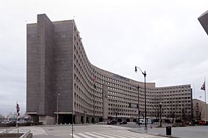 Marcel-Breuer-Robert-C-Weaver-Federal-Building-Department-of-Housing-and-Urban-Development-Headquarters-Washington-DC-04-2014