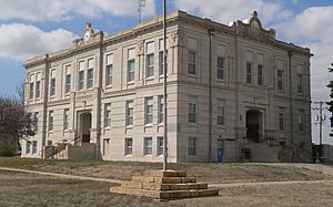 Ness County courthouse in Ness City (2016)