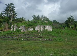 Pa Ariki Palace ruins in Rarotonga.jpg