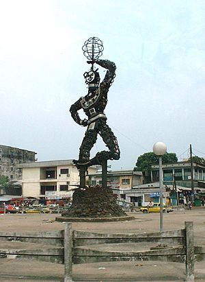 Statue de la nouvelle liberte Douala