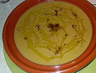 Thamarakt, purée de pois cassés à servir avec un bon filet d'huile d'olive.