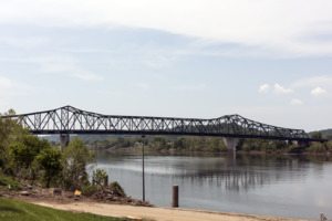 The Robert C. Byrd Bridge, a 720-foot continuous truss bridge that crosses the Ohio River between Huntington, West Virginia, and Chesapeake, Ohio LCCN2015631833