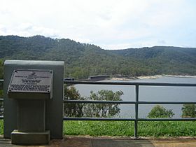 Tinaroo Dam.JPG