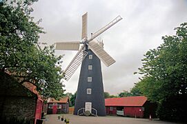 Windmill at Burgh Le Marsh - geograph.org.uk - 216370