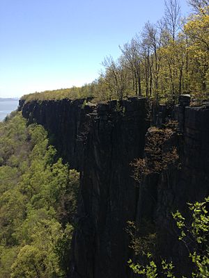 2013-05-05 14 29 54 View south along the Palisades from Ruckman's Point in Palisades Interstate Park in Alpine, New Jersey