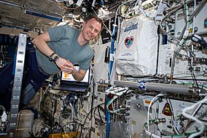 ISS-60 Nick Hague with the BioFabrication Facility in the Columbus lab
