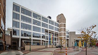 Long Wharf Theatre (54106005531).jpg