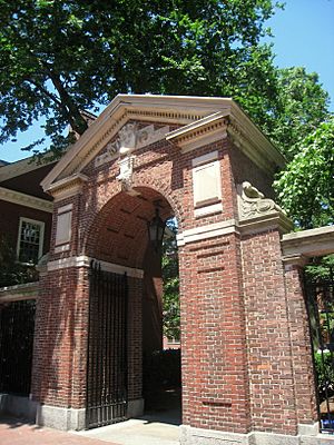 McKean Gate (Harvard Yard) - IMG 9039