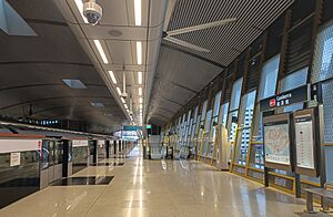 NS12 Canberra MRT Station