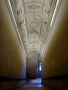 P1080714 Louvre escalier rwk