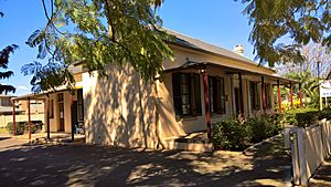 Seymours House, 24 Bosworth Street, Richmond 1.jpg
