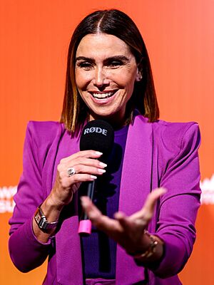 VR1 5433 (54483558135) (cropped).jpg