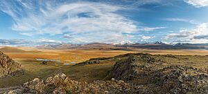 Вид на плато Укок, в далеке виднеется Табын Богдо Ола