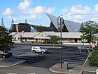 Albany railway station with Albany Entertainment Centre in the background, April 2022 01.jpg