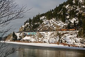 BNSF eastbound oil train in Bad Rock Canyon.jpg