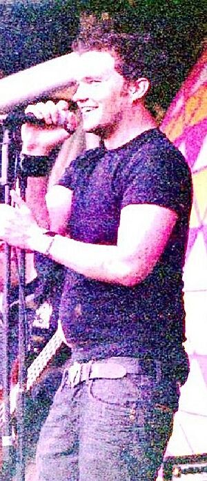 Gareth David Lloyd live