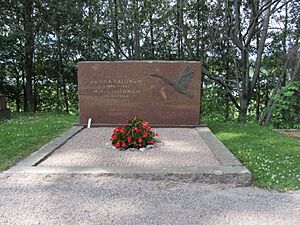 Grave of Pekka Halonen - Halosten hauta C IMG 4864