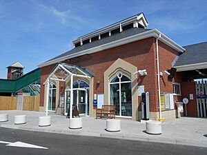 Kenilworth station building exterior (4)