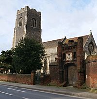 St Peter's Church with Wolsey's Gate, College Street, Ipswich.jpg