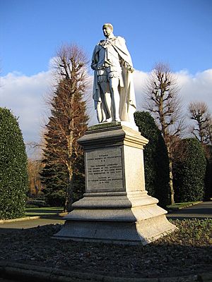 Statue in Grosvenor Park, Chester - geograph.org.uk - 1105520