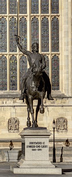Statue of Richard I, Westminster - front view.jpg