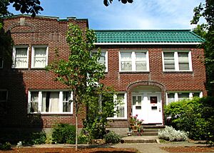 Thompson Court Apartments - Portland Oregon