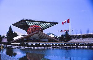 Expo 67, pavillon du Canada et sa pyramide inversée ( le Katimavik)