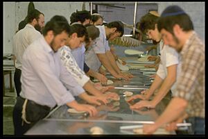 Flickr - Government Press Office (GPO) - BAKING MATZOT AT KFAR CHABAD