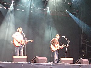 Gary Lightbody and Nathan Connolly at Pukkelpop 2006.jpg