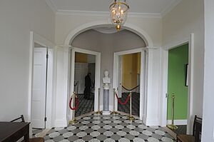 HamiltonGrangeFoyer1 (d9b2e39b-bf08-4c55-ae41-281e6c49ef43)