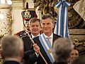Macri recibió el bastón y la banda presidencial