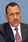 Mohamed Bazoum at the European Commission - P060245-844068 (cropped).jpg